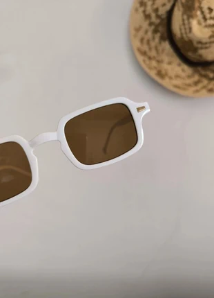 Squared White Vintage Y2K Unisex Retro Sunglasses, marque: Vintage Dressing, état: Très bon état, 12,99 €, 14,34 € Protection acheteurs incluse