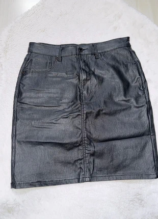 Jupe en similicuir noir, marque: Stradivarius, état: Neuf sans étiquette, taille: M / 38 / 10, 5,00 €, 5,95 € Protection acheteurs incluse