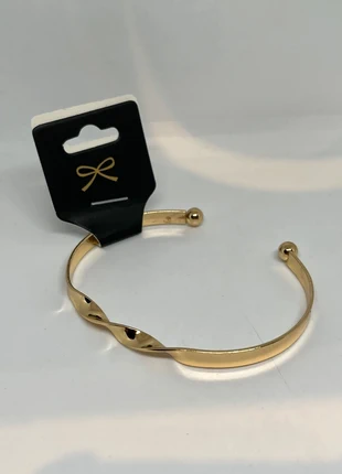 Goudkleurige bangle armband, merk: Uitverkoop, staat: Heel goed, € 1,00, € 1,75 inclusief Kopersbescherming Pro