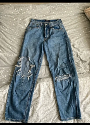 Jean large troué prettylittlething, marque: PrettyLittleThing, état: Bon état, taille: M / 38 / 10, 5,00 €, 5,95 € Protection acheteurs incluse