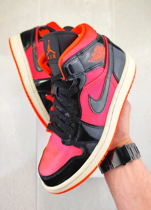 Baskets Sneackers Jordan 1 Mid << Hot Punch Black >> Taille 39, merk: Jordan, staat: Heel goed, maat: 39, € 55,00, € 58,45 inclusief Kopersbescherming Pro