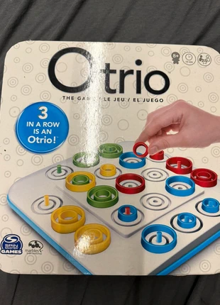 Otrio Board Game - Challenging variant of 3 in a row, merk: spin master, staat: Heel goed, maat: Prematuur, tot 44 cm, € 10,00, € 11,20 inclusief Kopersbescherming