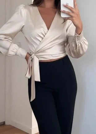 Blouse satinée beige nouée à la taille, manches ballon, style chic épuré Taille S, marca: Vintage Chic, estado: Muito bom, tamanho: S / 36 / 8, €32.90, €35.25 inclui Proteção do Comprador Pro