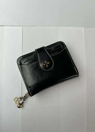 Portefeuille noir effet cuir avec breloque cœur dorée - petit format élégant, marque: Vintage Dressing, état: Très bon état, 16,99 €, 18,54 € Protection acheteurs incluse