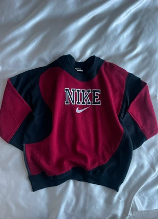 Vintage reworked Nike sweater L, marque: Nike, état: Très bon état, taille: L, 44,00 €, 46,90 € Protection acheteurs incluse