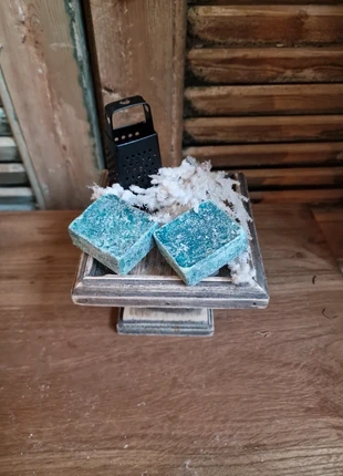 Houten etagere met 2 amberblokjes,rasp en takje, merk: vanEtje Stoer wonen Collectie, staat: Heel goed, € 13,95, € 15,35 inclusief Kopersbescherming