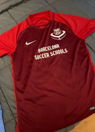 Barcelona soccer school, merk: Nike, staat: Heel goed, maat: M, € 5,00, € 5,95 inclusief Kopersbescherming