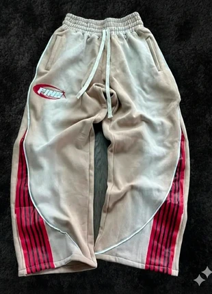 Jogging beige oversize bandes rouges style streetwear, brand: y2k, condition: New without tags, size: M, €40.00, €42.70 includes Buyer Protection