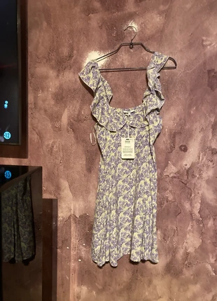 Très jolie robe taille M, marque: Lefties, état: Neuf sans étiquette, taille: M / 38 / 10, 8,00 €, 9,10 € Protection acheteurs incluse