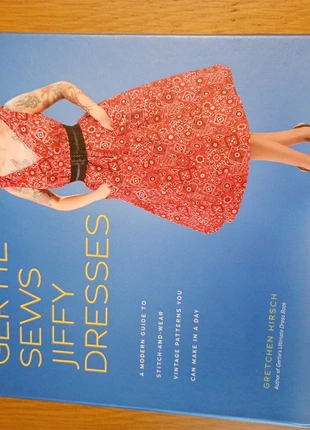 Fergie sews jiffy dresses, marca: gertie's ultimate dress book, estado: Como novo, €13.00, €14.35 inclui Proteção do Comprador