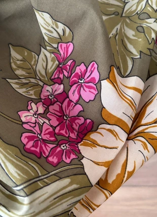 Petit foulard en soie 🤍, brand: Vintage, condition: Very good, €6.50, €7.53 includes Buyer Protection