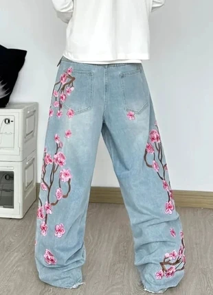Jean large brodé fleurs roses M, pantalon denim bleu clair floral, jean wide leg Y2K, marque: y2k, état: Très bon état, taille: M, 60,00 €, 63,70 € Protection acheteurs (Pro) incluse