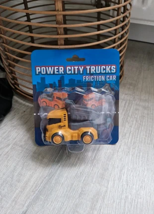 Nieuwe kleine kiepwagen / speelgoedauto, staat: Nieuw met prijskaartje, maat: 3 jaar / 98 cm, € 4,00, € 4,90 inclusief Kopersbescherming