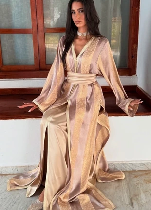 Robe brodée takchita karakou caftan algérien marocain khotba traditionnel mariage hlel henna, marque: CHIC, état: Neuf avec étiquette, taille: Taille unique, 160,00 €, 168,70 € Protection acheteurs incluse
