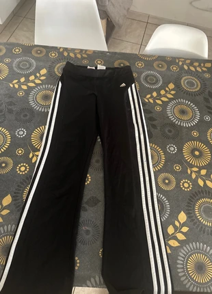 Pantalon adidas 12 ans, marque: adidas, état: Bon état, taille: 12 ans / 152 cm, 2,00 €, 2,80 € Protection acheteurs incluse