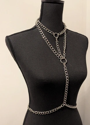 Bershka zilverkleurige body chain ketting, merk: Bershka, staat: Nieuw zonder prijskaartje, € 5,00, € 5,95 inclusief Kopersbescherming