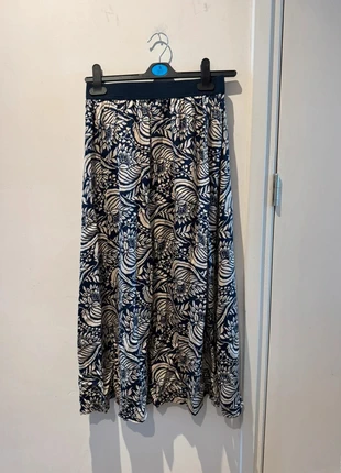 Artigli Collection long skirt with floral leaf print, merk: Artigli, staat: Nieuw met prijskaartje, maat: S / 36 / 8, € 5,00, € 5,95 inclusief Kopersbescherming
