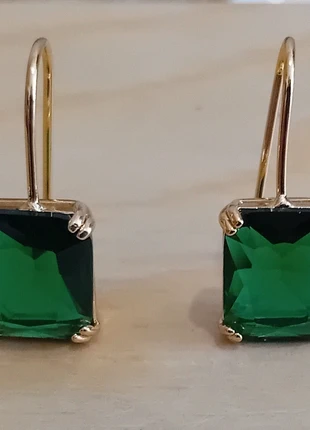 Semplici, ma eleganti e raffinati orecchini Vintage anni '40 con zircone verde smeraldo, brand: Vintage Dressing, condizioni: Nuovo senza cartellino, €12.00, €13.30 include la Protezione acquisti