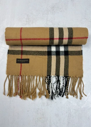 Écharpe Burberry motif tartan 164cm unisexe classique et chic, marque: Burberry, état: Très bon état, 75,00 €, 79,45 € Protection acheteurs incluse