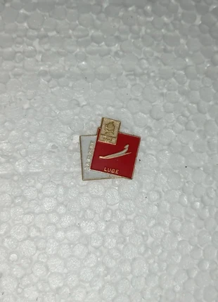 Pin’s Jeux Olympiques Albertville 1992 Luge La Plagne (© Cojo 1991), staat: Heel goed, € 4,90, € 5,85 inclusief Kopersbescherming