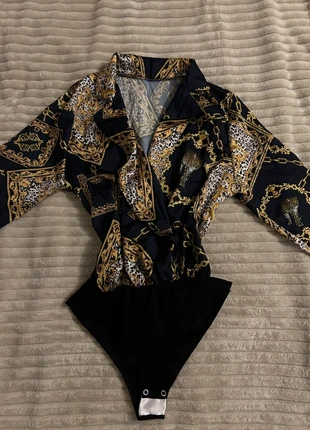 Chemisier décolleté body fait main, marque: Fait Main, état: Très bon état, taille: M / 38 / 10, 10,00 €, 11,20 € Protection acheteurs incluse