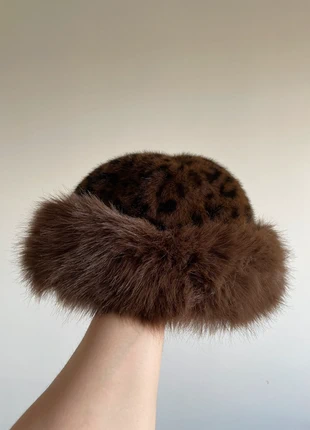 Chapeau motif léopard marron - style hivernal chic, marque: Vintage Dressing, état: Neuf sans étiquette, taille: Taille unique, 12,00 €, 13,30 € Protection acheteurs incluse
