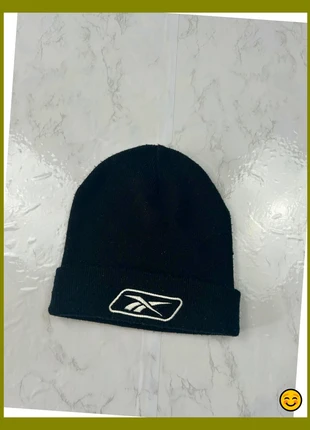 Bonnet Reebok noir logo brodé | Taille M (58 cm), marque: Reebok, état: Très bon état, taille: M, 6,00 €, 7,00 € Protection acheteurs (Pro) incluse