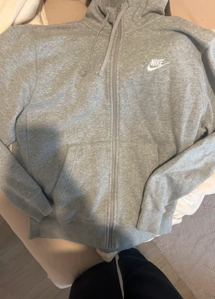 veste nike, marque: Nike, état: Très bon état, taille: M, 15,00 €, 16,45 € Protection acheteurs incluse