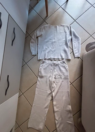 Set coordinato pantalone e manglio in maglia, brand: Made In Italy, condizioni: Ottime, taglia: Taglia unica, €7.00, €8.05 include la Protezione acquisti