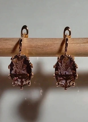 Boucles d’oreilles argent dorè avec pierre zircon violette élégantes style vintage, très lumineux, marke: Agatha, zustand: Neu, 18,00 €, 19,60 € inklusive Vinted-Käuferschutz