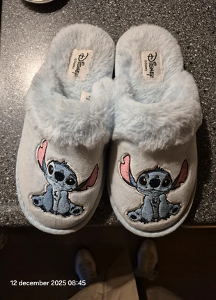 Stitch pantoffels maat 32, marque: Stitch, état: Très bon état, taille: 32, 4,00 €, 4,90 € Protection acheteurs incluse