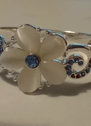 Equilibrium Pretty Hinged Bangle, brand: Equilibrium, condition: Very good, £4.00, £4.90 includes Buyer Protection