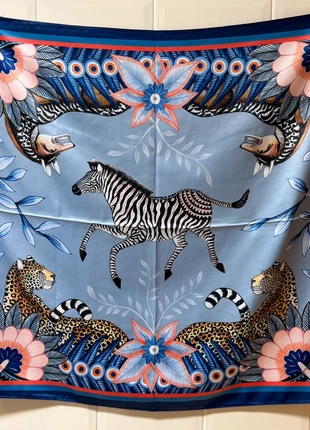 💙 Pañuelo de seda | Estilo artístico y animal print 🌿🦓, marque: La Boutique, état: Très bon état, 7,90 €, 9,00 € Protection acheteurs incluse