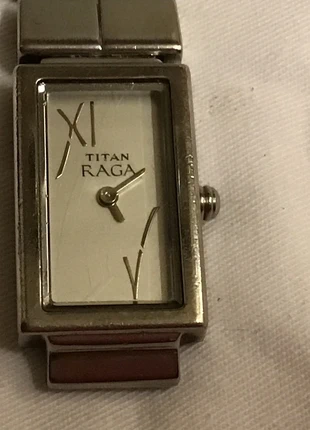 Titan Raga Polshorloge, merk: Titan, staat: Goed, maat: Universele maat, € 5,00, € 5,95 inclusief Kopersbescherming