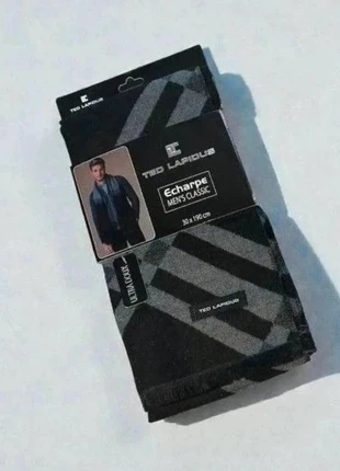 Écharpe Ted Lapidus - Neuve avec étiquettes, brand: Ted Lapidus, condition: New with tags, €11.99, €13.29 includes Buyer Protection