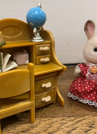 Bureau et figurine Sylvanian, marca: Sylvanian, estado: Muito bom, tamanho: 5 anos / 110 cm, €10.00, €11.20 inclui Proteção do Comprador