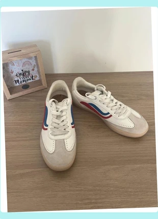 Baskets Genesis blanches détails rouge et bleu pointure 40, marque: Genesis, état: Très bon état, taille: 40, 43,17 €, 46,03 € Protection acheteurs incluse