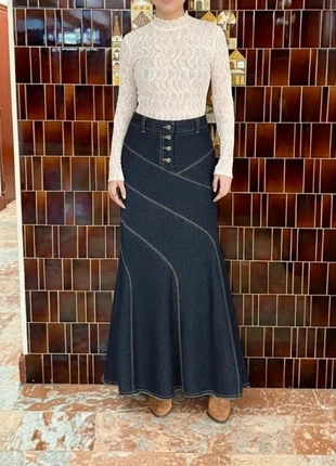 Jupe longue en jean bleu foncé, coupe évasée avec boutons apparents Taille S, marca: Studio Celeste, estado: Muito bom, tamanho: S / 36 / 8, €47.90, €51.00 inclui Proteção do Comprador Pro