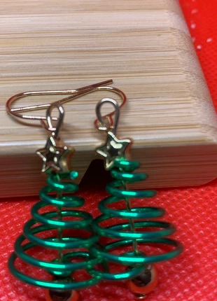 Boucle d’oreille type Sapin de Noël, marke: Fait Main, zustand: Neu, mit Etikett, 2,00 €, 2,80 € inklusive Vinted-Käuferschutz