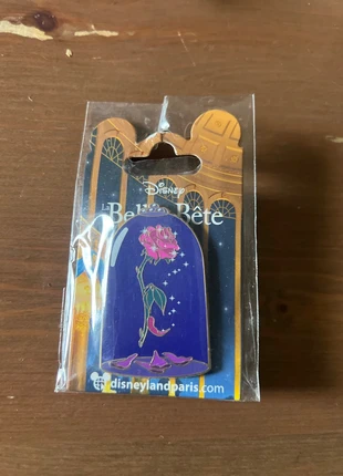 Pins Belle et la Bête Disneyland Paris la rose, marque: Disneyland Paris, état: Neuf sans étiquette, 12,00 €, 13,30 € Protection acheteurs incluse