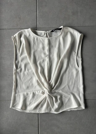 Top Zara blanc noué • Taille S • Chic & fluide, marke: Zara, zustand: Neu, größe: S / 36 / 8, 8,50 €, 9,63 € inklusive Vinted-Käuferschutz