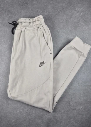 Bas de Jogging Nike Tech Taille XL, marque: Nike, état: Très bon état, taille: XL, 40,00 €, 42,70 € Protection acheteurs incluse