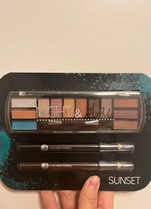Set make-up, marke: 2K, zustand: Neu, mit Etikett, 3,00 €, 3,85 € inklusive Vinted-Käuferschutz