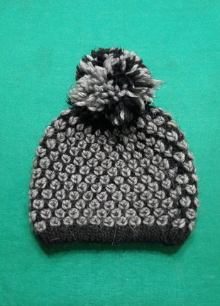 Berretto con ponpon 🖤, marque: Made In Italy, état: Très bon état, taille: Taille unique, 6,00 €, 7,00 € Protection acheteurs incluse