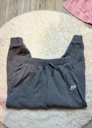 Nike Kids Joggers Dark Grey XL, merk: Nike, staat: Heel goed, maat: 12 jaar / 152 cm, € 6,95, € 8,00 inclusief Kopersbescherming