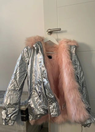 Chaqueta impermeable plateada pelo rosa, marca: CORLEONE, estado: Muy bueno, tamaño: S / 36 / 8, 140,00 €, 147,70 € Protección al comprador incluida