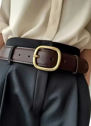 Ceinture marron chocolat en cuir lisse – boucle dorée ovale, style minimaliste vintage, marque: Bai Amour, état: Très bon état, taille: 105 cm, 14,99 €, 16,44 € Protection acheteurs incluse