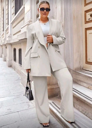 Costume/tailleur femme beige, état: Très bon état, taille: XXL / 44 / 16, 62,00 €, 65,80 € Protection acheteurs incluse