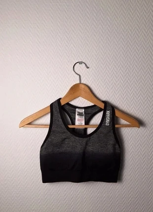 Brassière à coques gymshark taille S couleur gris et noir ombrée, marque: Gymshark, état: Très bon état, taille: S, 13,00 €, 14,35 € Protection acheteurs (Pro) incluse