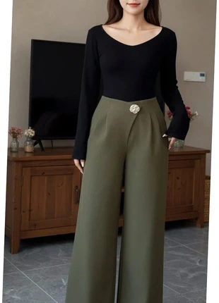 Pantalon large taille haute vert kaki, chic avec détail bijou, condition: Very good, size: M / 38 / 10, €44.90, €47.85 includes Buyer Protection Pro